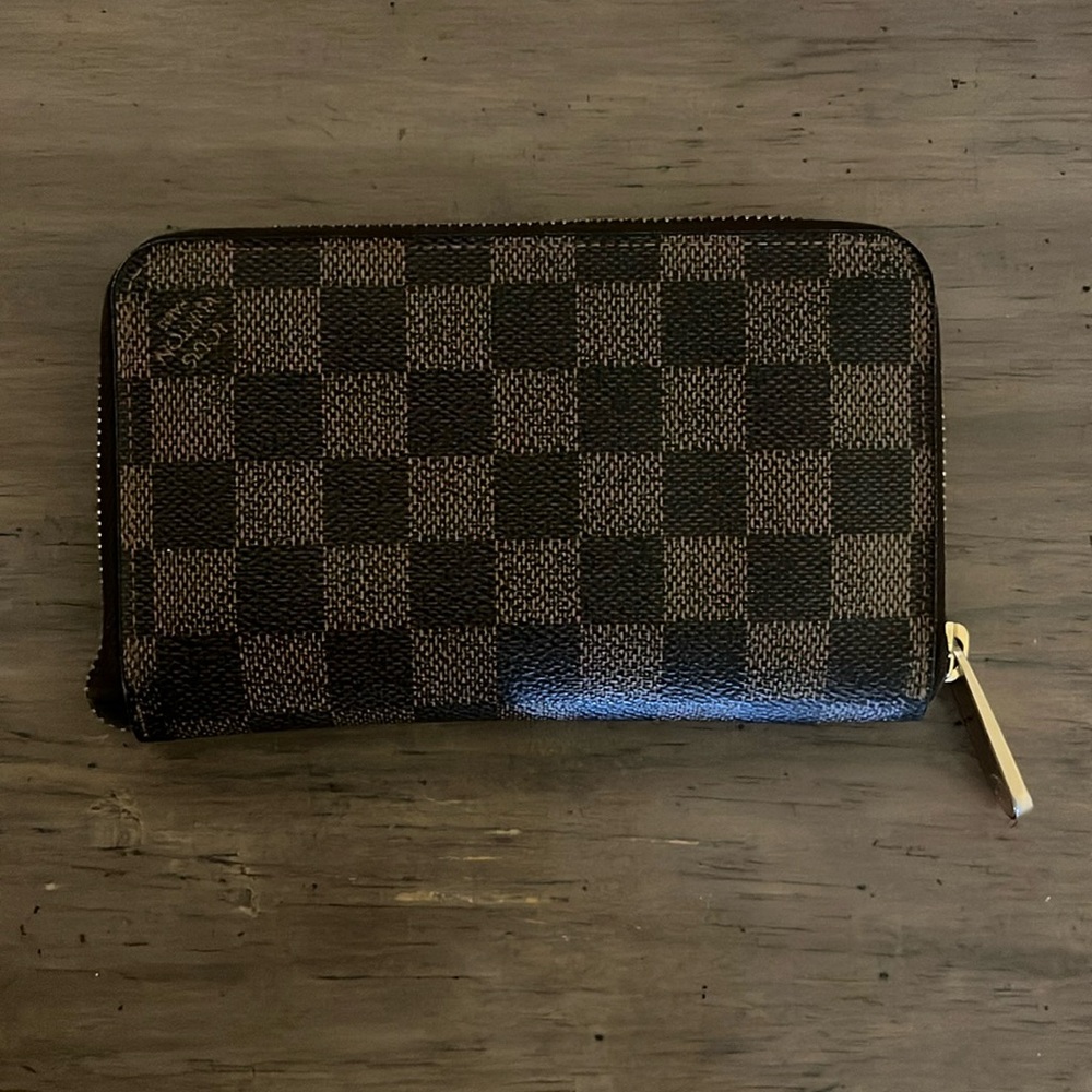Authentic Louis Vuitton Ebene zippy compact wallet